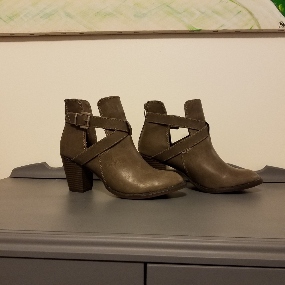 Cute gray booties